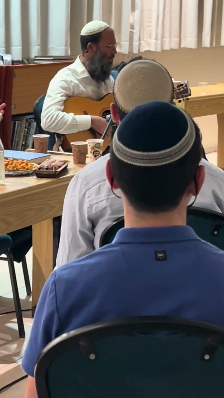 הזורעים בדמעה ברינה יקצורו