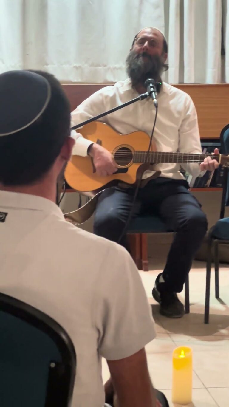 והופע בהדר גאון עוזך על כל יושבי תבל ארצך