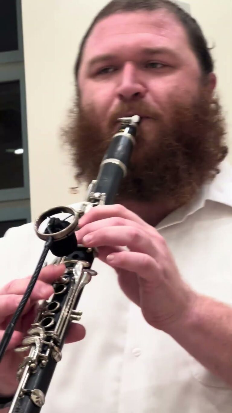 בנה ביתך! הקפות שניות של שמחת תורה בישיבה