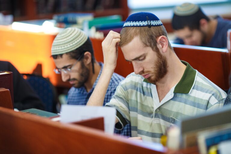 לומדי כולל הדיינות בבית המדרש